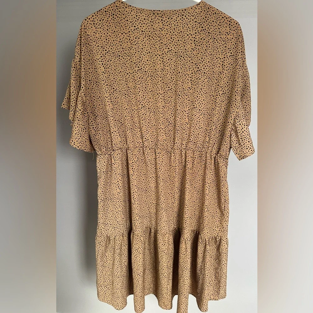 SHEIN CURVE size 2XL brown with black dots v-neck, short sleeved dress. - Picture 2 of 7